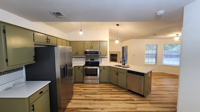 8625 Laredo St in Navarre, FL - Building Photo - Building Photo