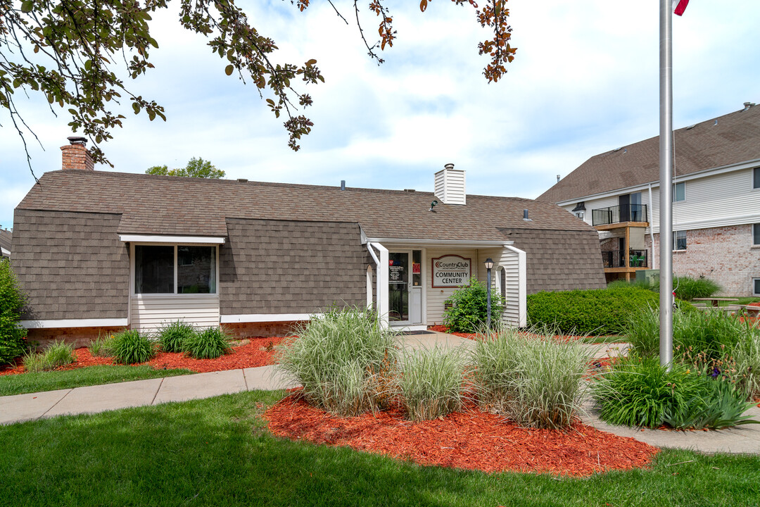 Country Club Apartments in Lincoln, NE - Building Photo