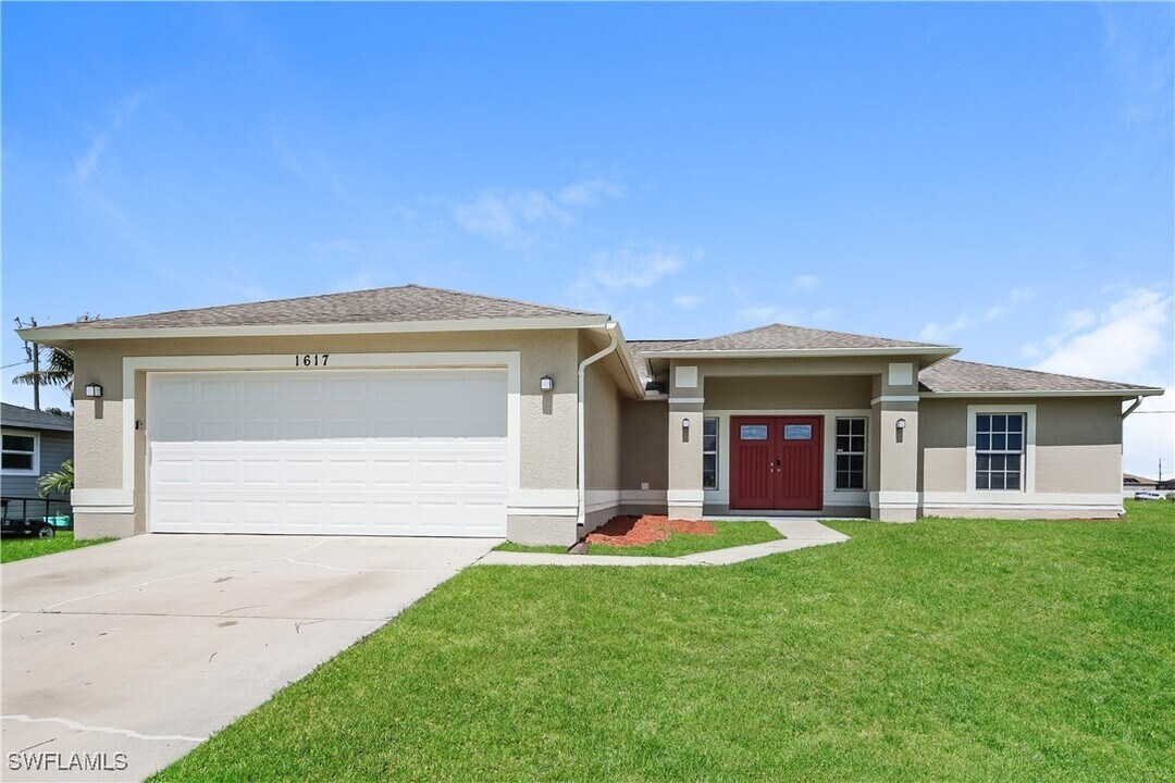 1617 NE 2nd Ave in Cape Coral, FL - Building Photo