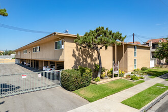 Garden Courtyard in Monterey Park, CA - Building Photo - Building Photo