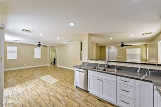 1149 Blue Magenta Ave in Las Vegas, NV - Building Photo - Building Photo