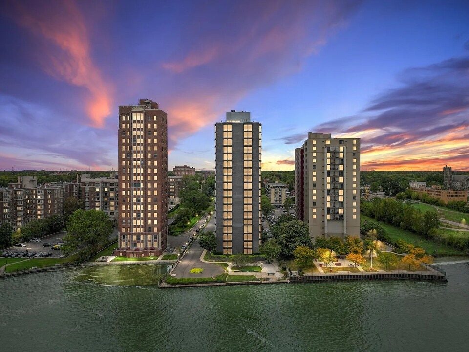 8200 E Jefferson Ave, Unit 608 in Detroit, MI - Building Photo