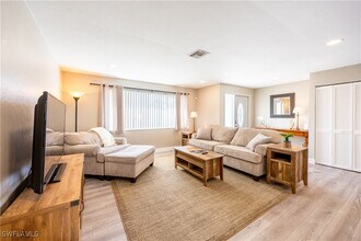 4125 SW 5th Pl in Cape Coral, FL - Foto de edificio - Building Photo