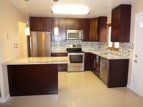 2108 Jamestown Common in Hillsborough, NJ - Building Photo - Building Photo