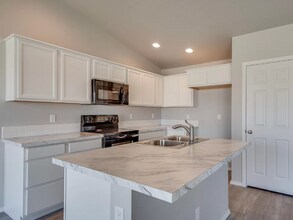 1020 SW Sparrow Pl in Mountain Home, ID - Building Photo - Building Photo