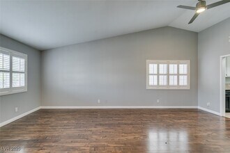 362 Umbria Way in Henderson, NV - Building Photo - Building Photo