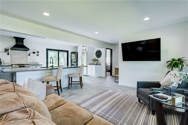 property at 20 Meadow View Dr