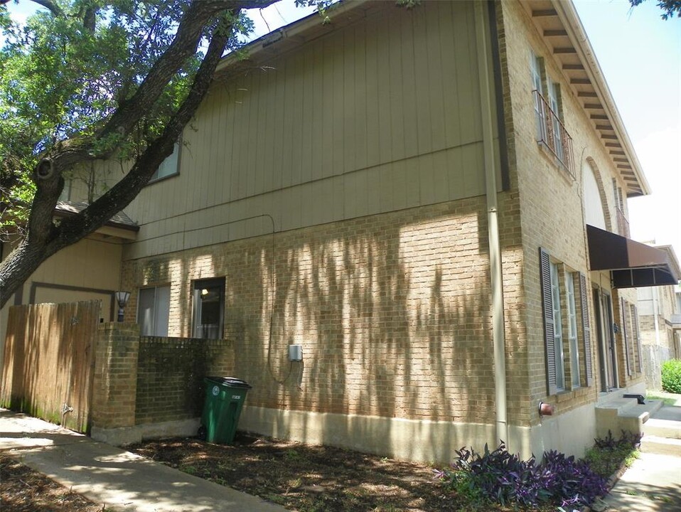 8110 SONNET Ave in Austin, TX - Building Photo