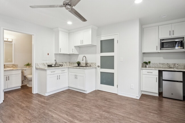 Champlin Properties in Los Angeles, CA - Foto de edificio - Building Photo