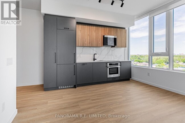 property at 689-PH689 The Queensway