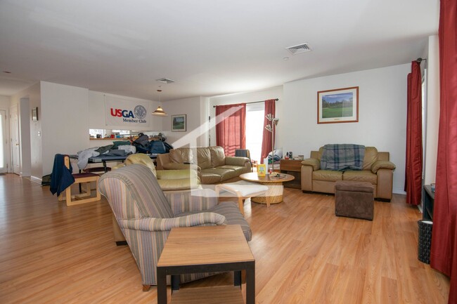 property at 8 Glencoe St