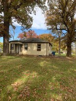 3315 Valley Dr in Le Claire, IA - Building Photo