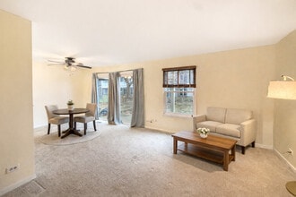 1206 Ballantrae Pl in Mundelein, IL - Building Photo - Building Photo