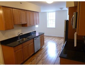 122 Main St-Unit -201 in Nyack, NY - Building Photo - Building Photo