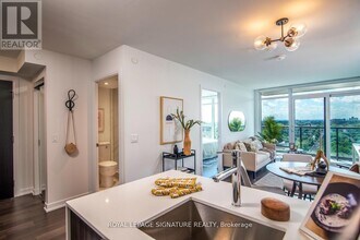 18 Erskine Ave in Toronto, ON - Building Photo - Building Photo