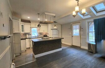 204 Main St in Sterling, CT - Building Photo - Building Photo