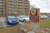 Riverview Towers in Lapeer, MI - Foto de edificio - Building Photo