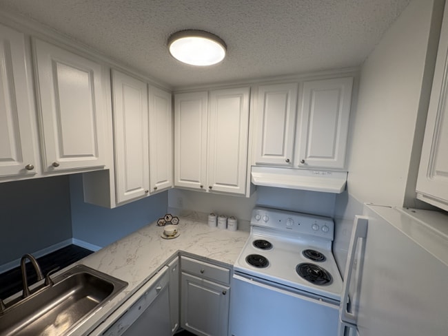 1005 Hickory Hill Ln in Nashville, TN - Building Photo - Building Photo