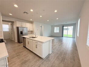 9922 Angel Valley Dr in Las Vegas, NV - Building Photo - Building Photo