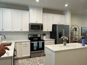 6300 Cleburne Ct, Unit Townes at LOSO in Charlotte, NC - Foto de edificio - Building Photo