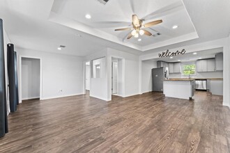 8138 Oak Knoll Ln in Houston, TX - Building Photo - Building Photo