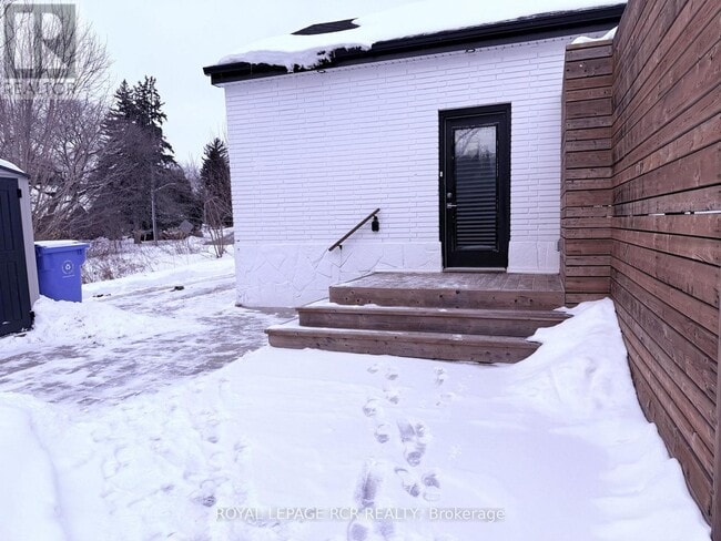 86 Roxborough Rd in Newmarket, ON - Building Photo - Building Photo