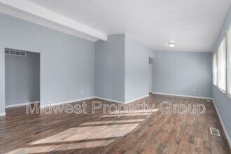 1470 Whirlaway Dr in Florissant, MO - Building Photo - Building Photo