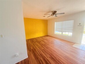 751 72nd Ave N in St. Petersburg, FL - Building Photo - Building Photo