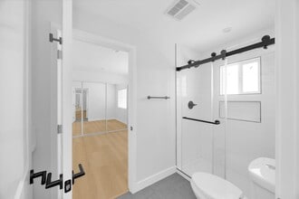 1603 Vuelta Grande Ave in Long Beach, CA - Building Photo - Building Photo