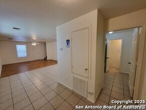8024 Maverick Climb in San Antonio, TX - Building Photo - Building Photo