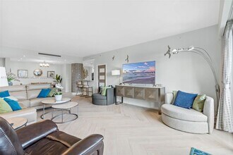 201 Crandon Blvd in Key Biscayne, FL - Building Photo - Building Photo
