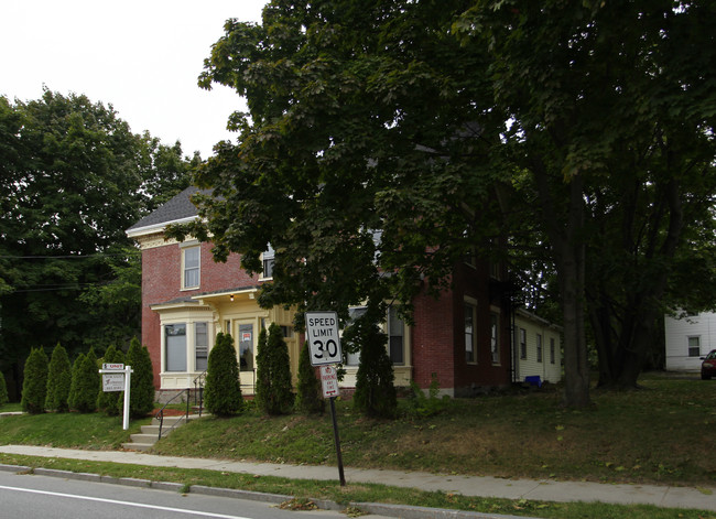 522 Deering Ave in Portland, ME - Foto de edificio - Building Photo