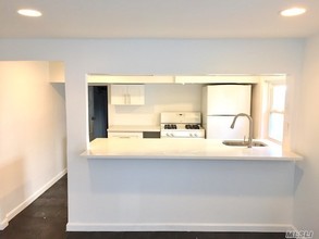 111 Mitchell Ave-Unit -Lower in Long Beach, NY - Foto de edificio - Building Photo