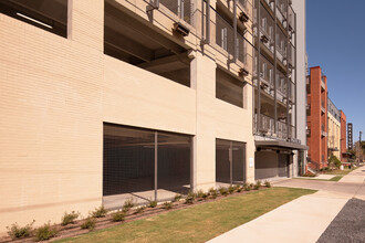 Residences at Grayson Heights in San Antonio, TX - Foto de edificio - Building Photo