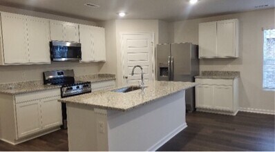 398 Jackson Pt Cir in Huntsville, AL - Building Photo - Building Photo