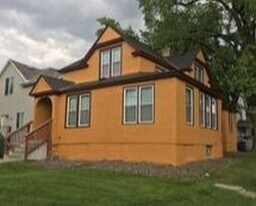 1000 18th Ave SE in Minneapolis, MN - Building Photo