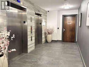 27 Rean Dr in Toronto, ON - Building Photo - Building Photo