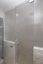 4831 Canoga Ave in Woodland Hills, CA - Foto de edificio - Building Photo