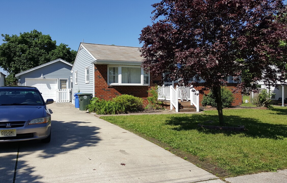 607 Shaw Ave in Glassboro, NJ - Building Photo