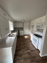 734-738 NE 24th St in McMinnville, OR - Building Photo - Building Photo