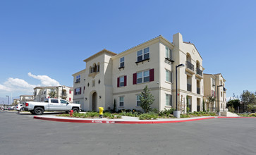 Monaco 55+ Apartments in Chino, CA - Foto de edificio - Building Photo