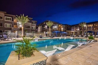 Level 25 at Sunset by Picerne in Las Vegas, NV - Foto de edificio - Building Photo
