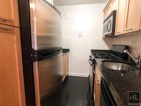 Fourth Avenue, Unit 3L in New York, NY - Building Photo