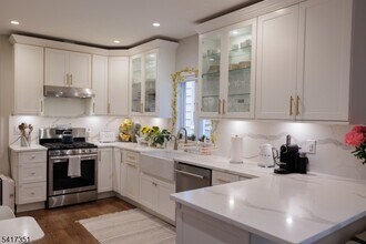 33 Claremont Ave in Montclair, NJ - Building Photo - Building Photo