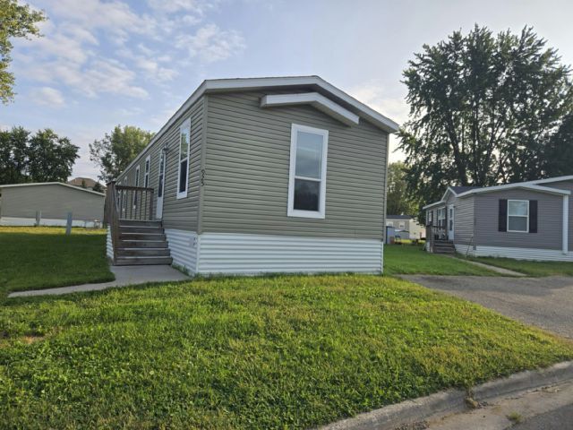 925 Hamlet Cir in Lakeville, MN - Building Photo