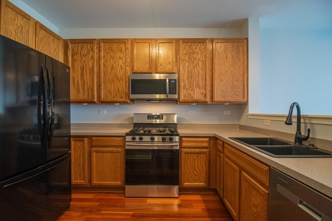 2486 Golf Ridge Cir in Naperville, IL - Building Photo - Building Photo
