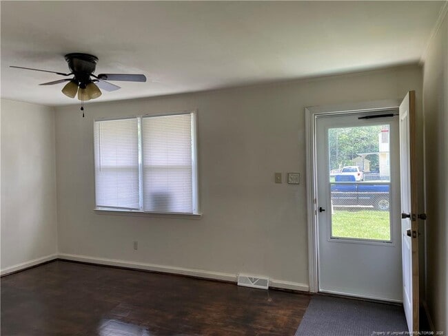 521 E 5th Ave in Raeford, NC - Building Photo - Building Photo