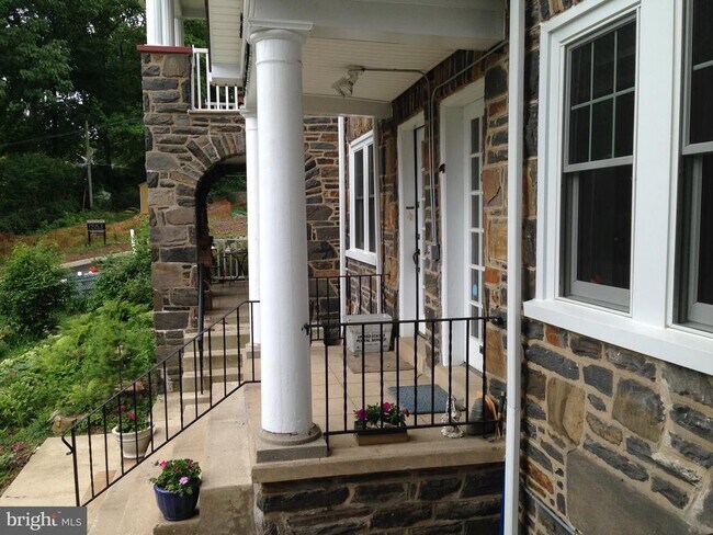 33 Price Ave in Narberth, PA - Building Photo - Building Photo