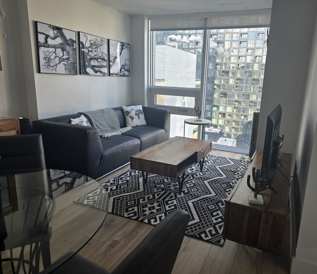 property at 1180 Rue de Bleury