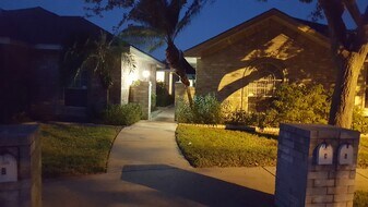 6800 N 8th St, Unit Apartment A in McAllen, TX - Building Photo